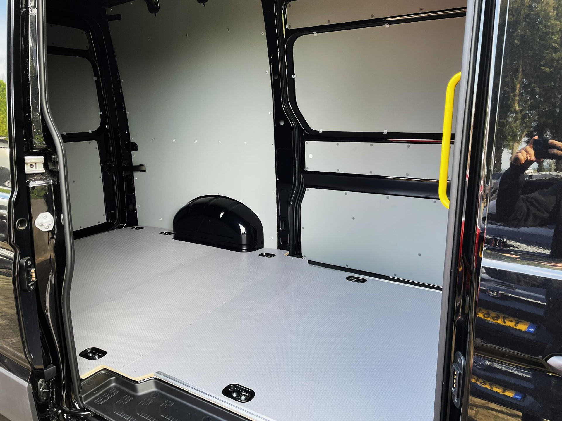 Volkswagen Crafter 35 2.0 TDI L3H3 Exclusive 2x Schuifdeur AC Laadruimte!