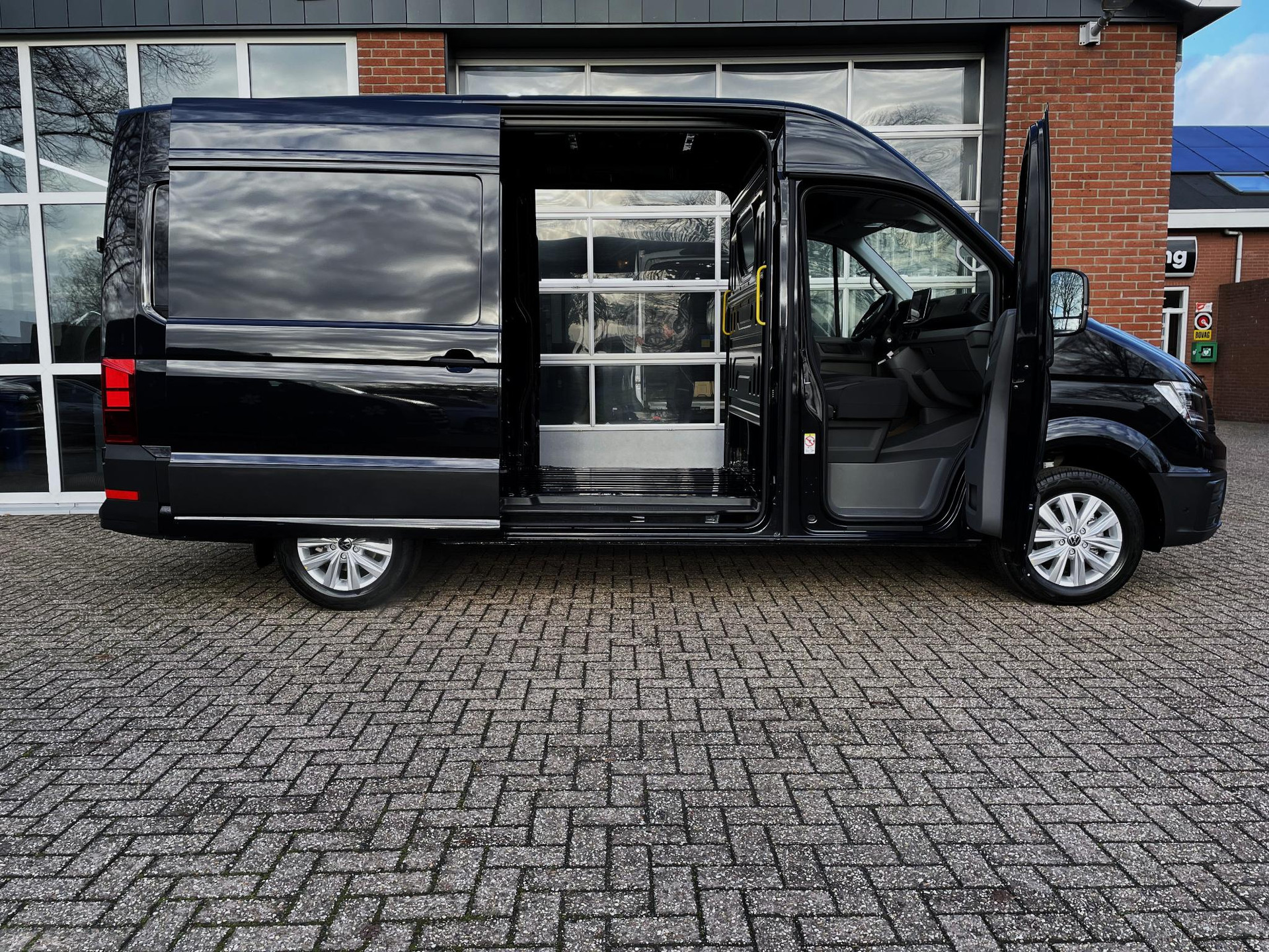 Volkswagen Crafter 35 2.0 TDI L3H3 Exclusive 2x Schuifdeur AC Laadruimte!