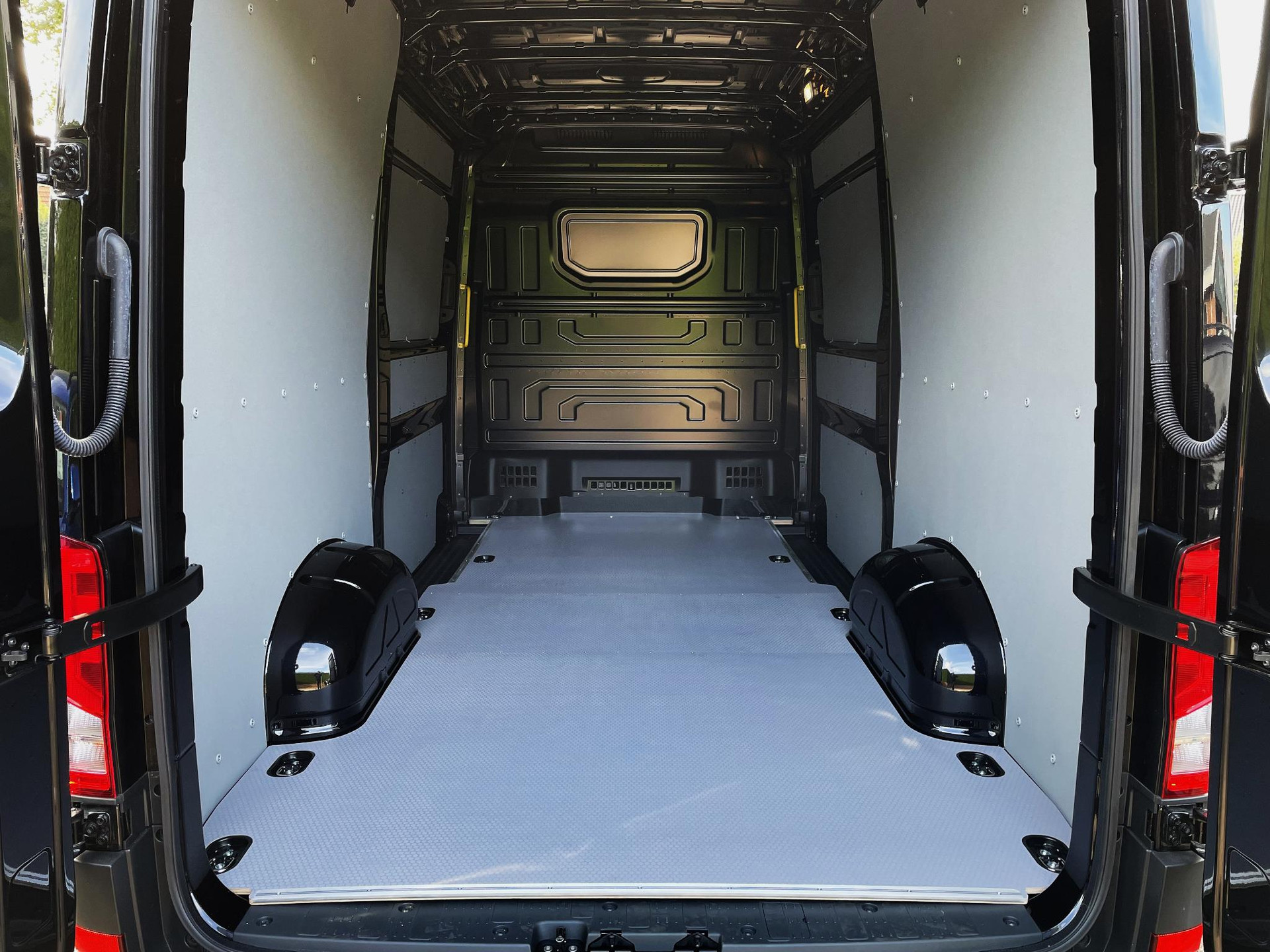 Volkswagen Crafter 35 2.0 TDI L3H3 Exclusive 2x Schuifdeur AC Laadruimte!