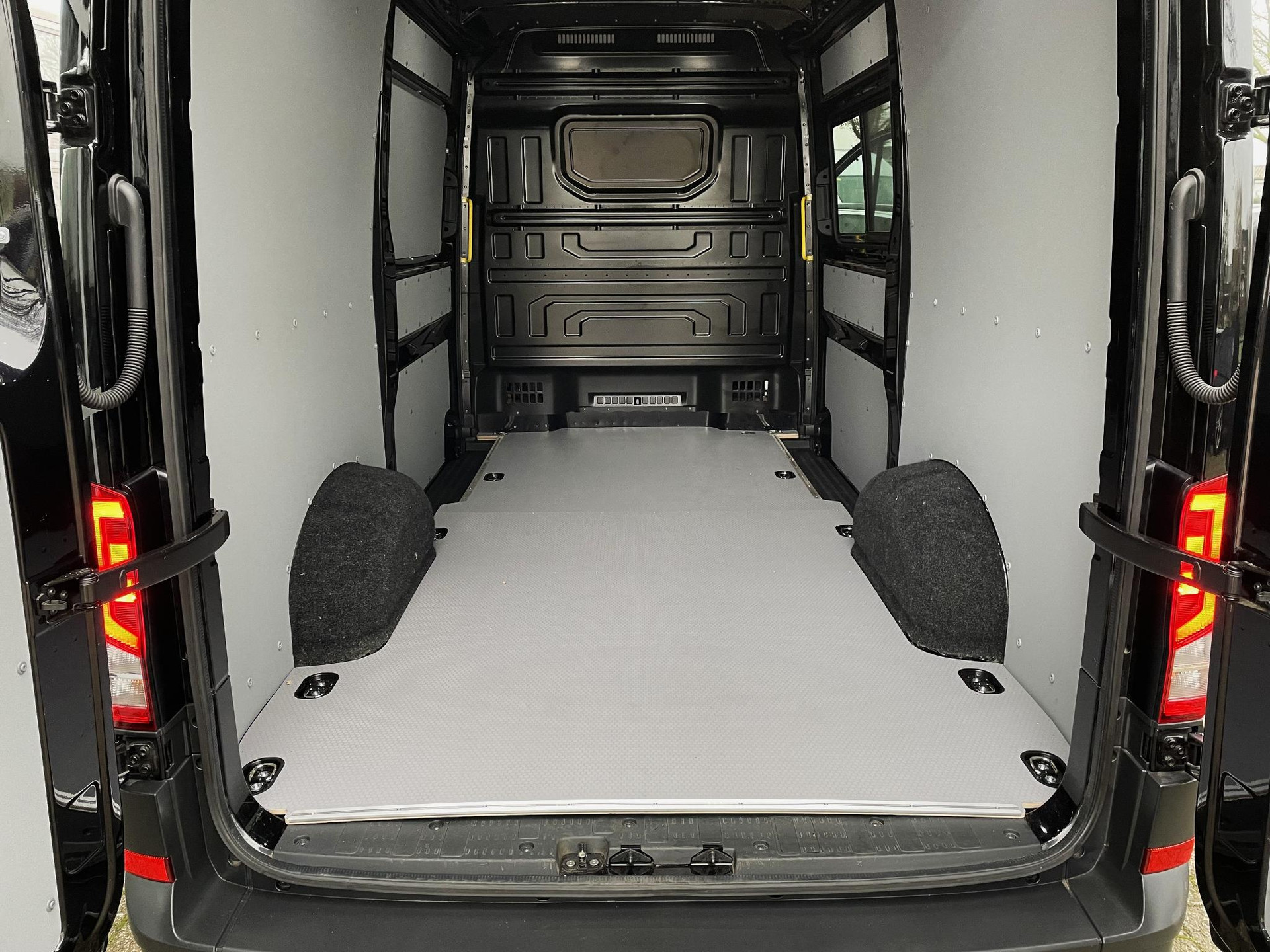 Volkswagen Crafter 30 2.0 TDI L3H3 Exclusive 2x schuifdeur